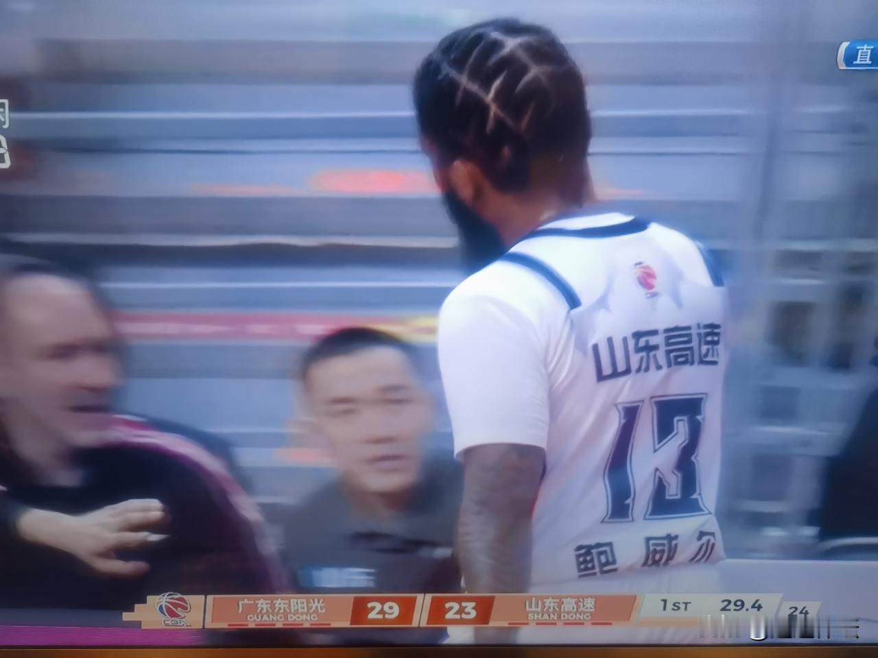 鲍威尔是水货？通过山东高速与广东东阳光第一节比赛来看，鲍威尔绝对不是水货！只是没