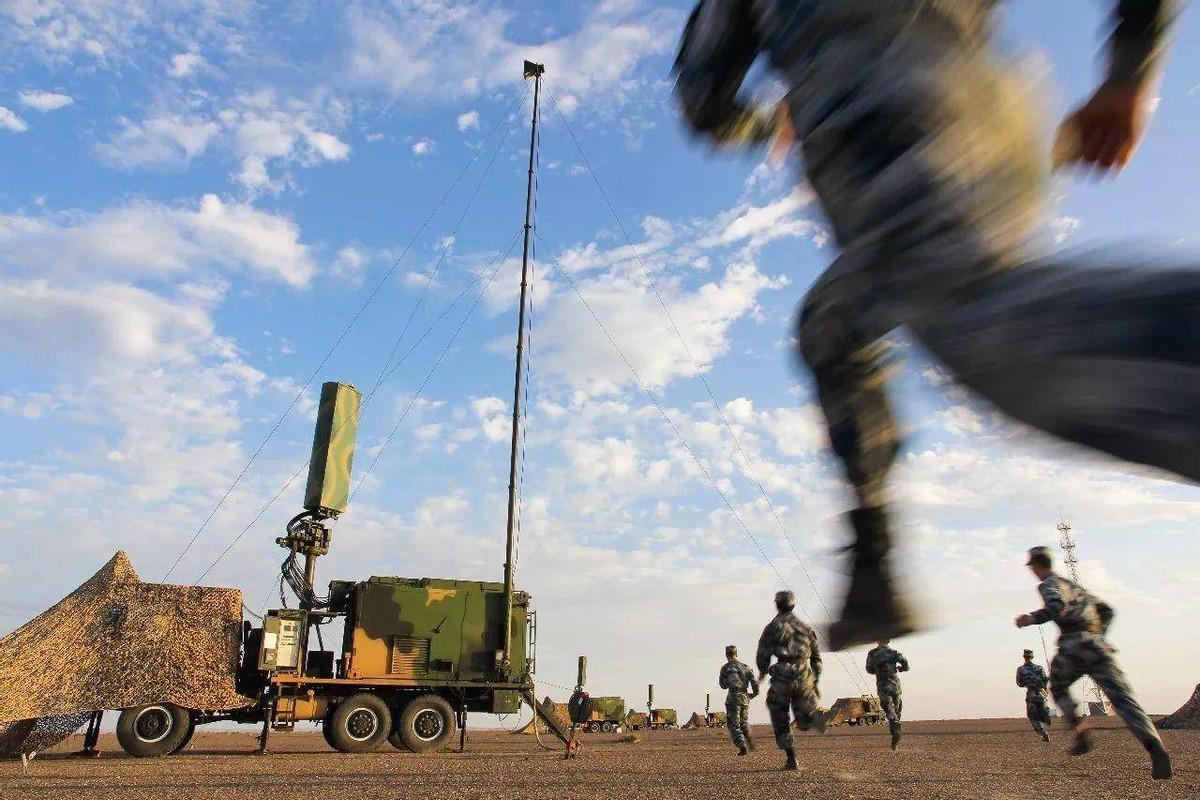 3大岛礁上，布满了“天网”！解放军在南海永远技高一筹最新卫星图显示，中国在美