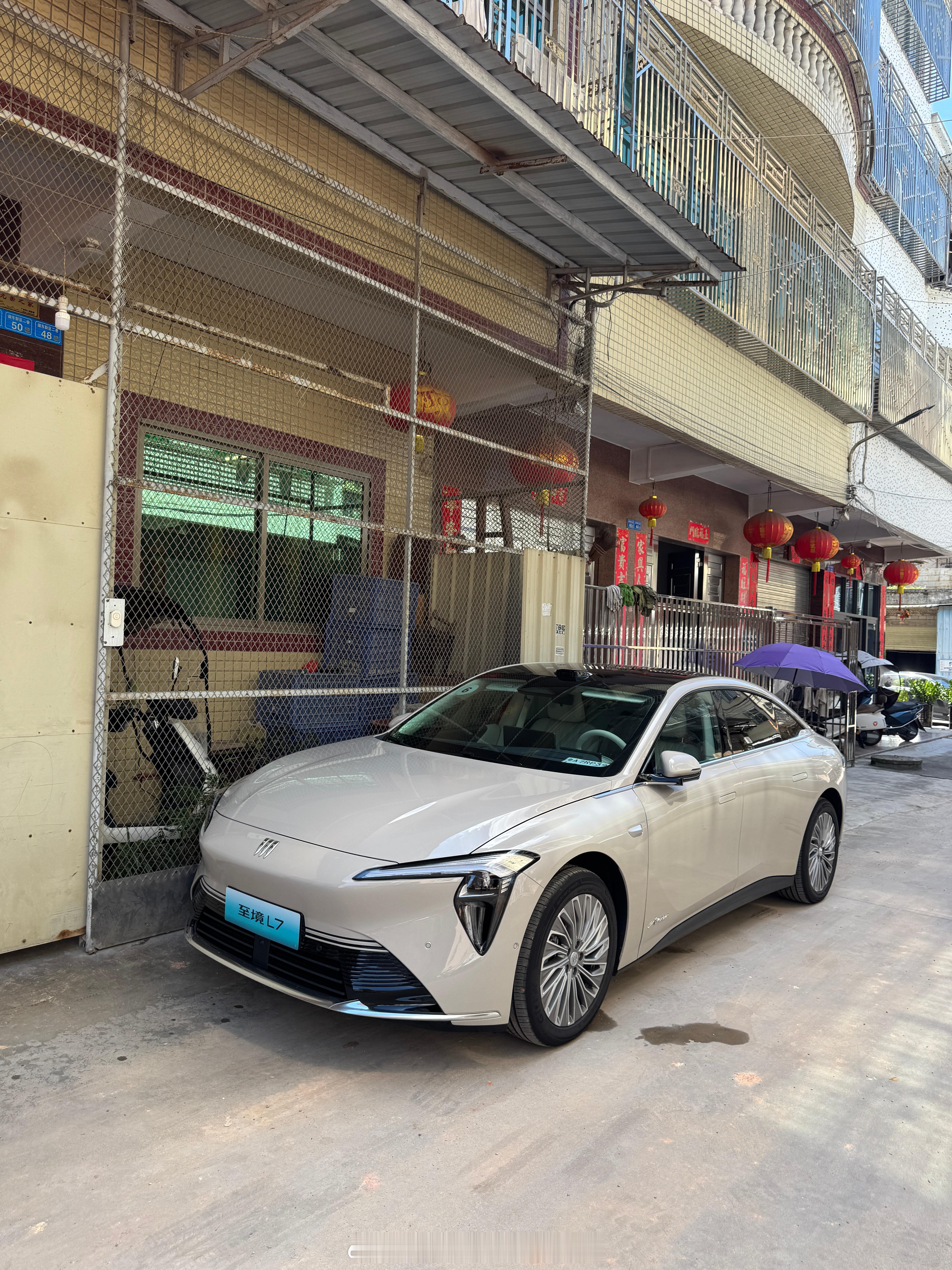 大电池增程就是爽，服务区油可以保持空调离开🚘不下电，中途也没有补能焦虑，一脚干