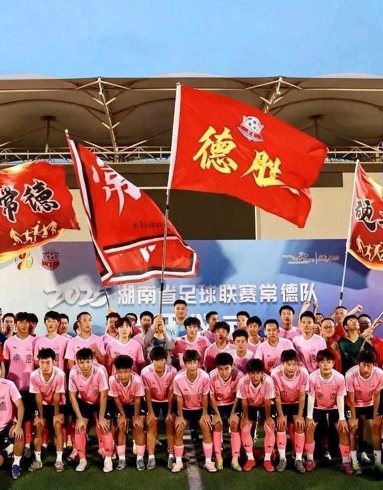 常规赛冠军倒在了半决赛的点球点上。长沙队被永州队9:8淘汰。另一边，常德队的