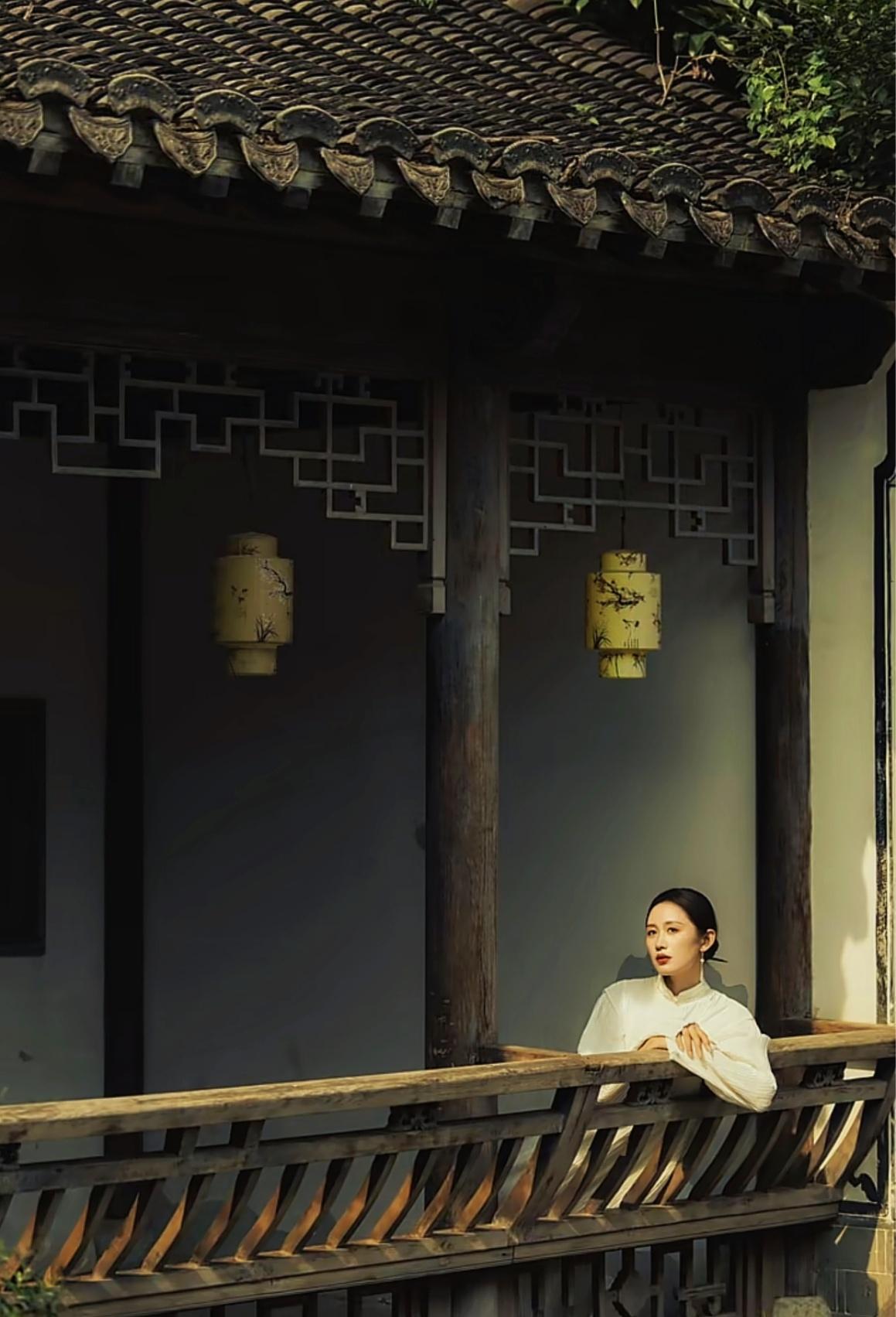 女人怨恨的，往往是优秀的男人女人不会怨恨平庸的男人，因为平庸的男人不会让她动心