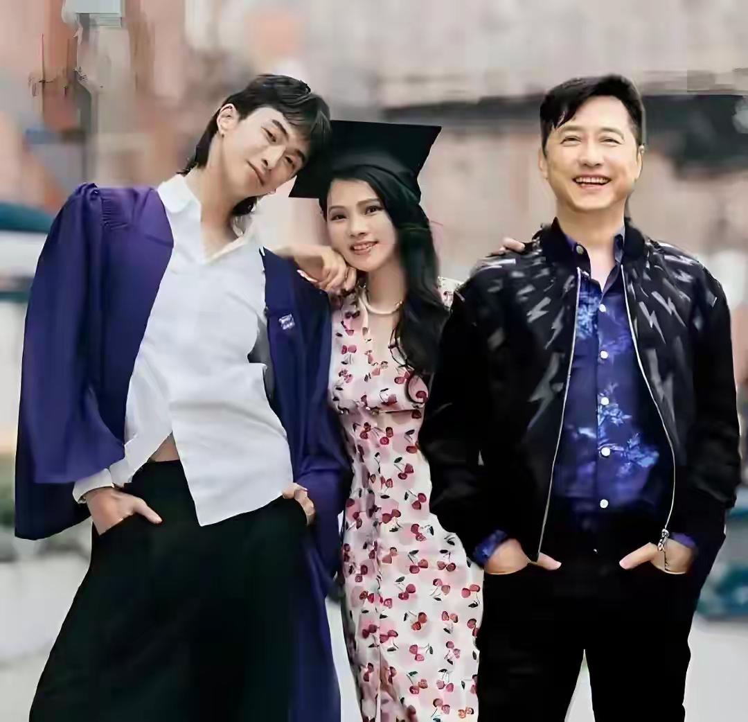 离婚十五年后伊能静再提前夫庾澄庆，还是满满的称赞，说庾澄庆人品非常非常好，对谁都