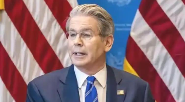 美国财长贝森特公开声称，世界没法承受，一个贸易顺差达到，一万亿美元的中国！中国想