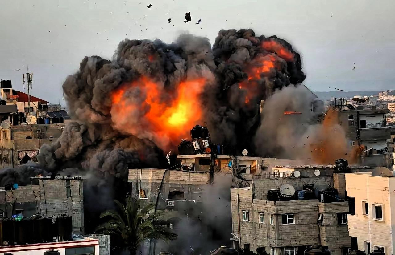 以色列再次偷袭维和部队，猛烈开火造成一死一伤，大国这次决定不忍了！这件事最