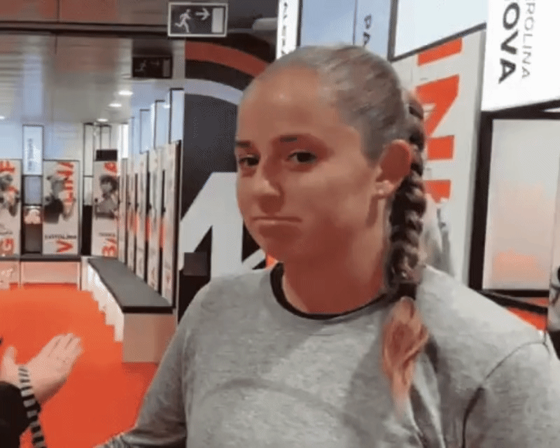 2025武网女单正赛首轮🇱🇻奥斯塔彭科0-6/1-2🇷🇴科斯蒂亚时因身