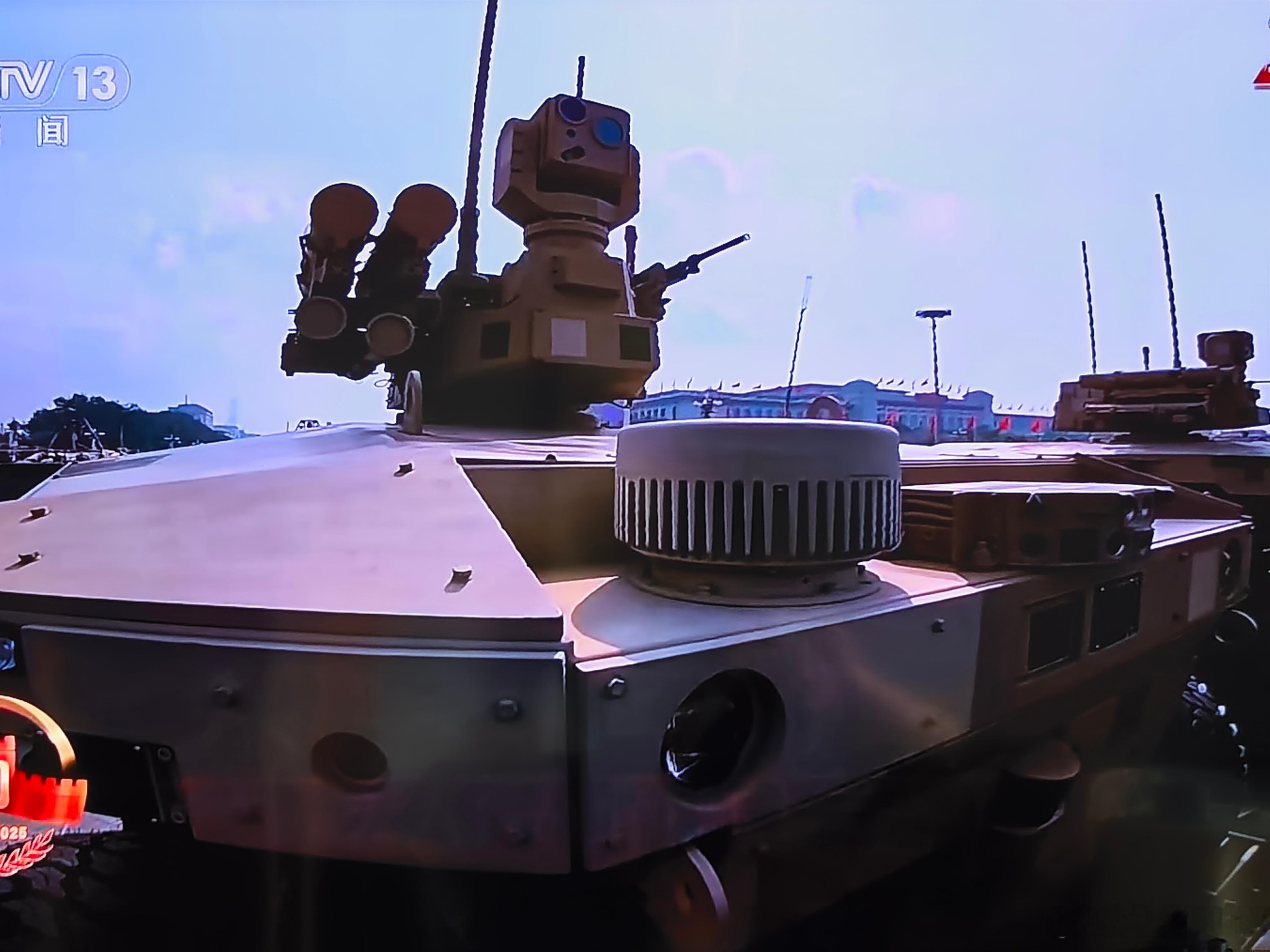 九三盛大阅兵这么多无人装备，各种查打无人机，机器狗，水下无人小艇，我是开了眼了，