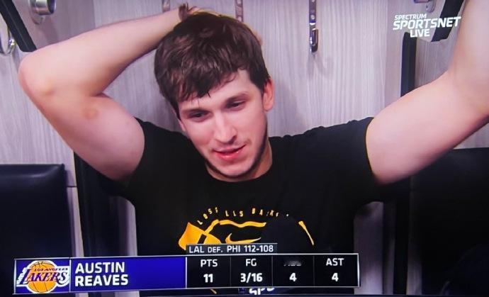 感谢老大哥！里夫斯谈詹姆斯：“当时我抢下那个篮板，心里就在默念，赶快把球给他