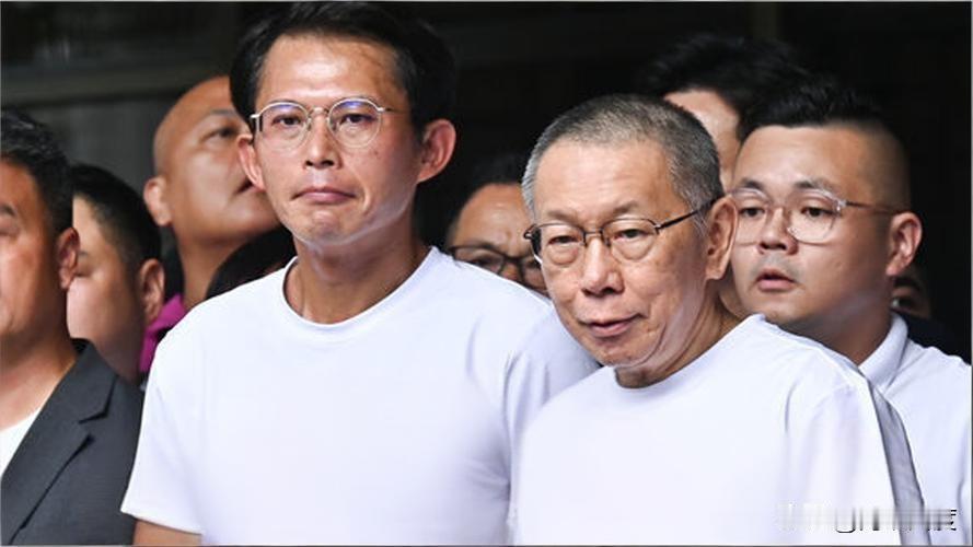 自柯文哲交保后，民众党继去年12月份三位党员退党后，新年刚至又爆党员退党。柯文哲