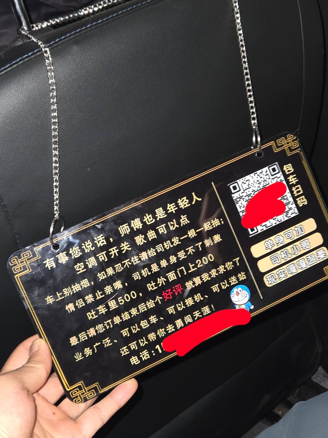 小哥很有趣，我问他你单身啊？他说，出门在外身份都是自己给的