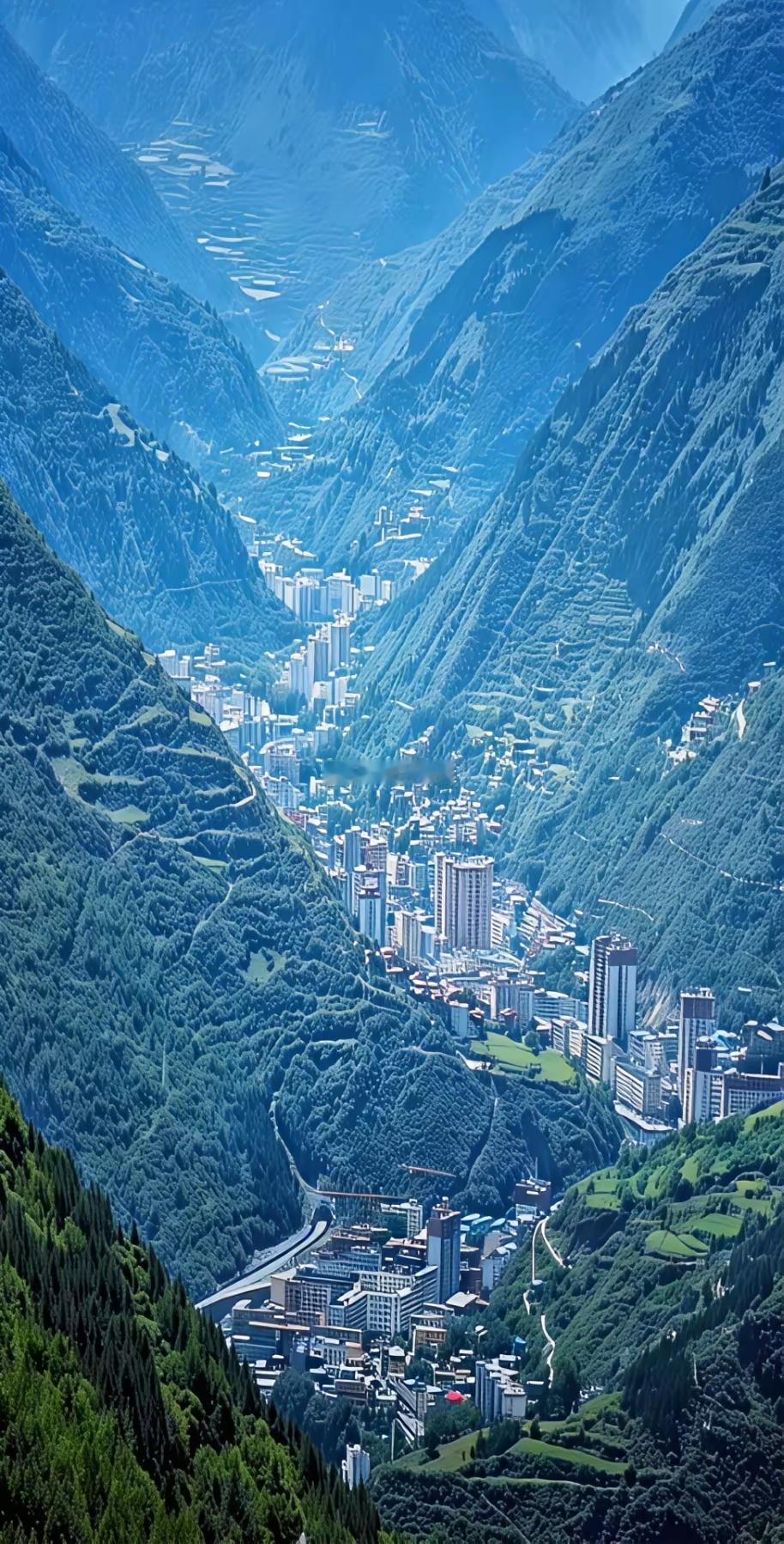 这种地方平时山河美如画，人间仙境，但是细看地形是真吓人，万一哪天地动山摇，泥沙俱