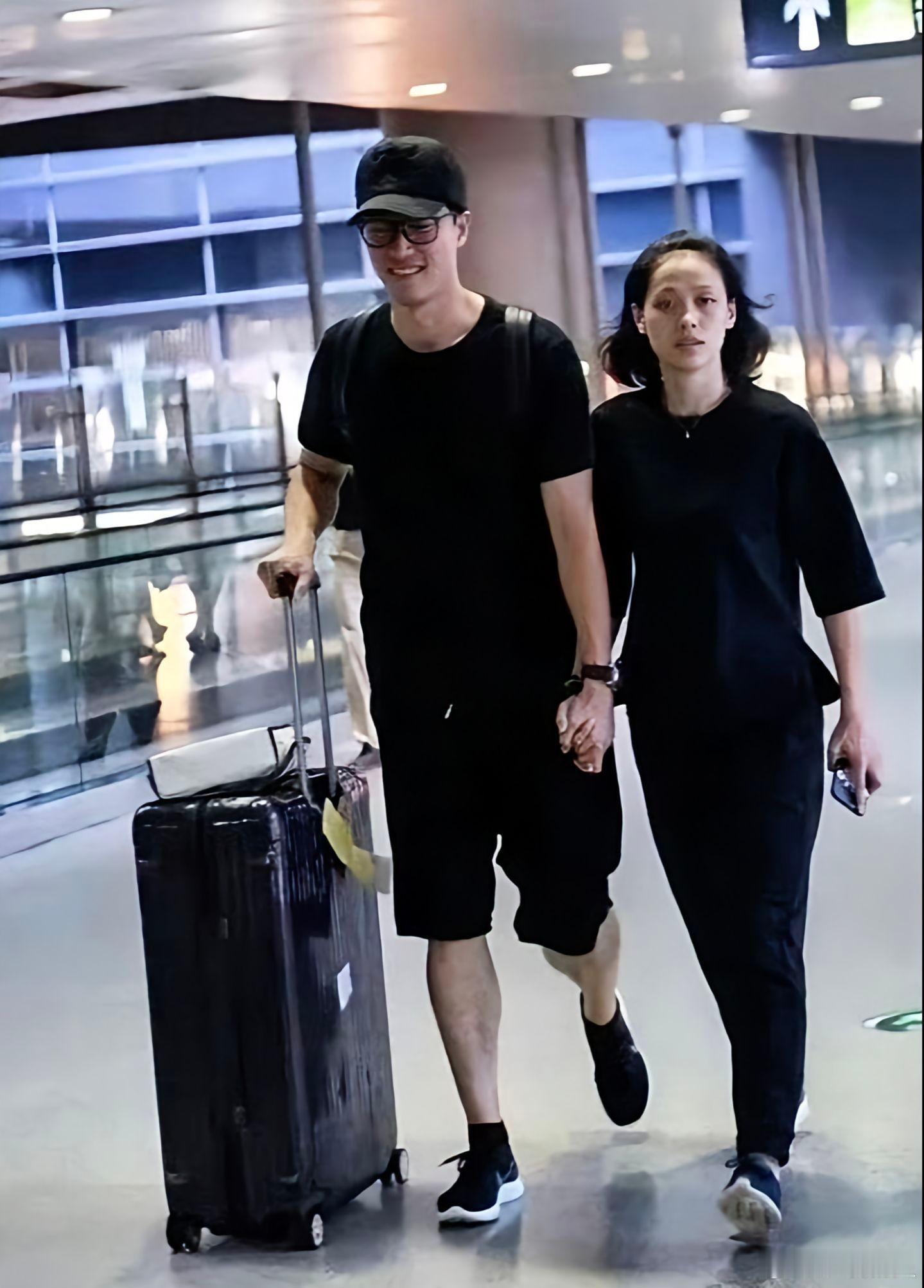 刘翔妻子离开体制走自主路线刘翔妻子吴莎，曾是国家队撑杆跳高冠军运动员，退役后在安