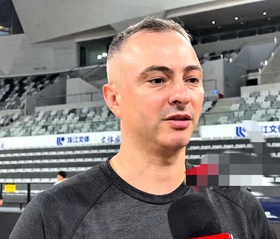 昨天下午，广东男篮主教练亚科夫列维奇接受媒体采访时表示：“现在球队还没达到最佳状