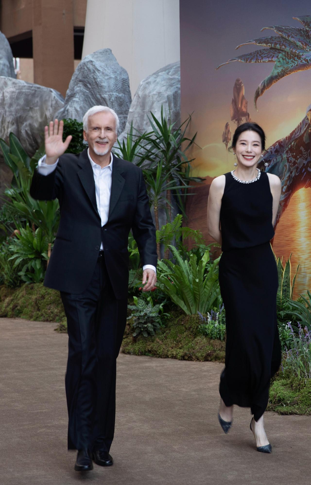 蔚来老板娘王奕芝主持阿凡达3首映