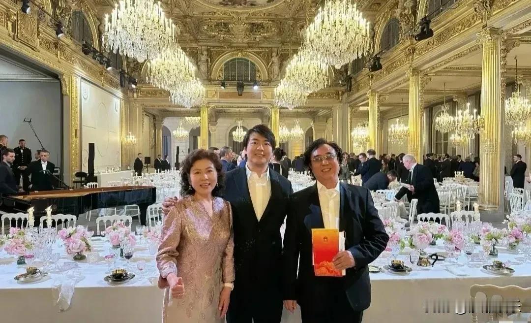 郎朗妈妈，太不容易了！5月10日母亲节前夕，国际钢琴大师郎朗在社交平台晒