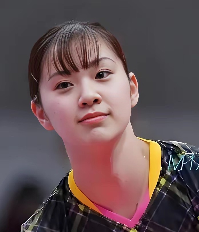 昨晚不光欣赏了孙颖莎的球技，也被长崎美柚的颜值折服。长崎美柚这张脸，就连很少夸人