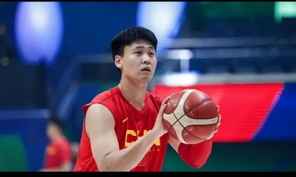 CBA6名顶级球星换队。1，周琦加盟北京！2，郭艾伦加盟广州！3，陈盈骏加盟北京