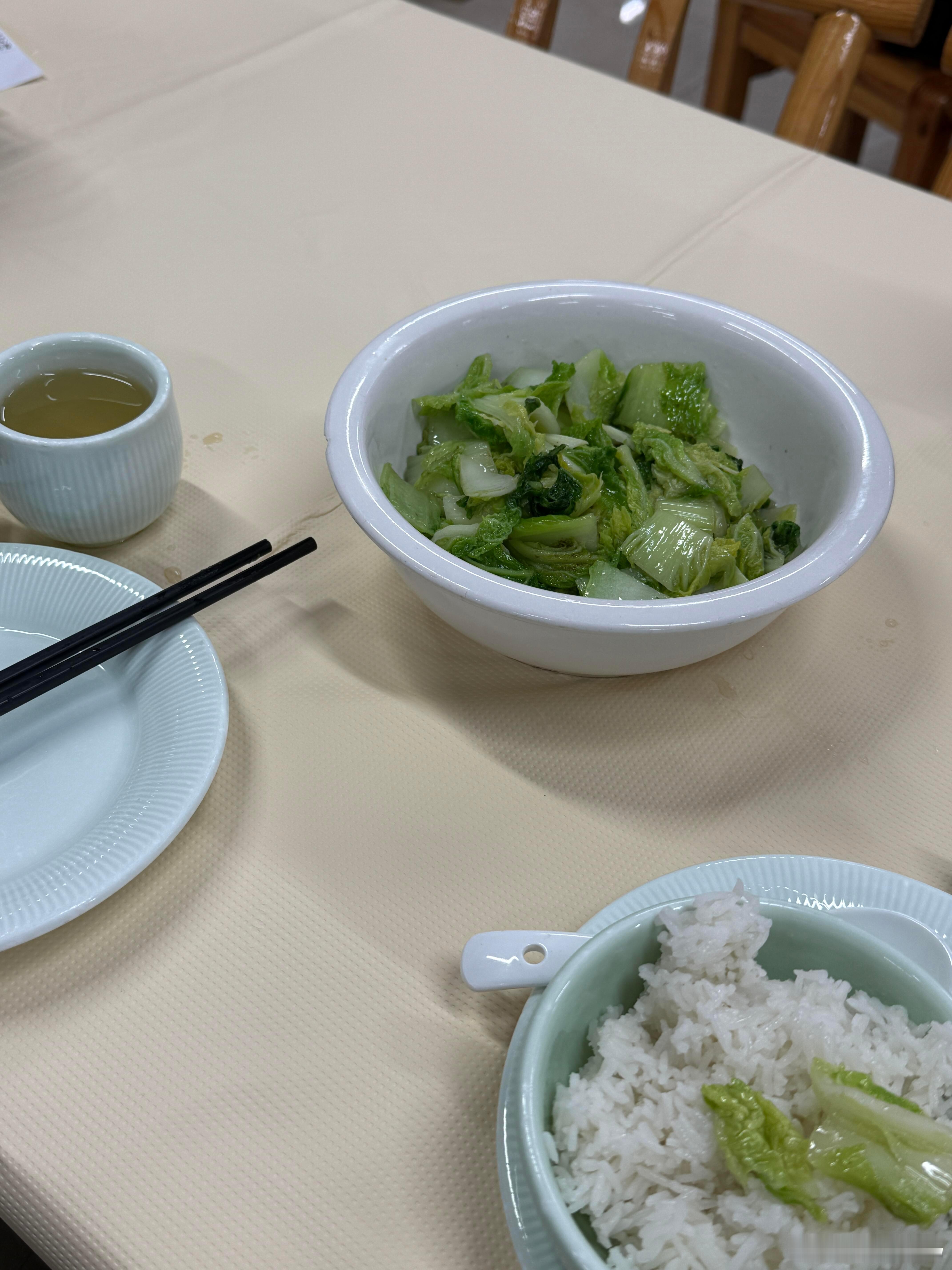 男朋友说两个人吃饭点一个菜就够了…