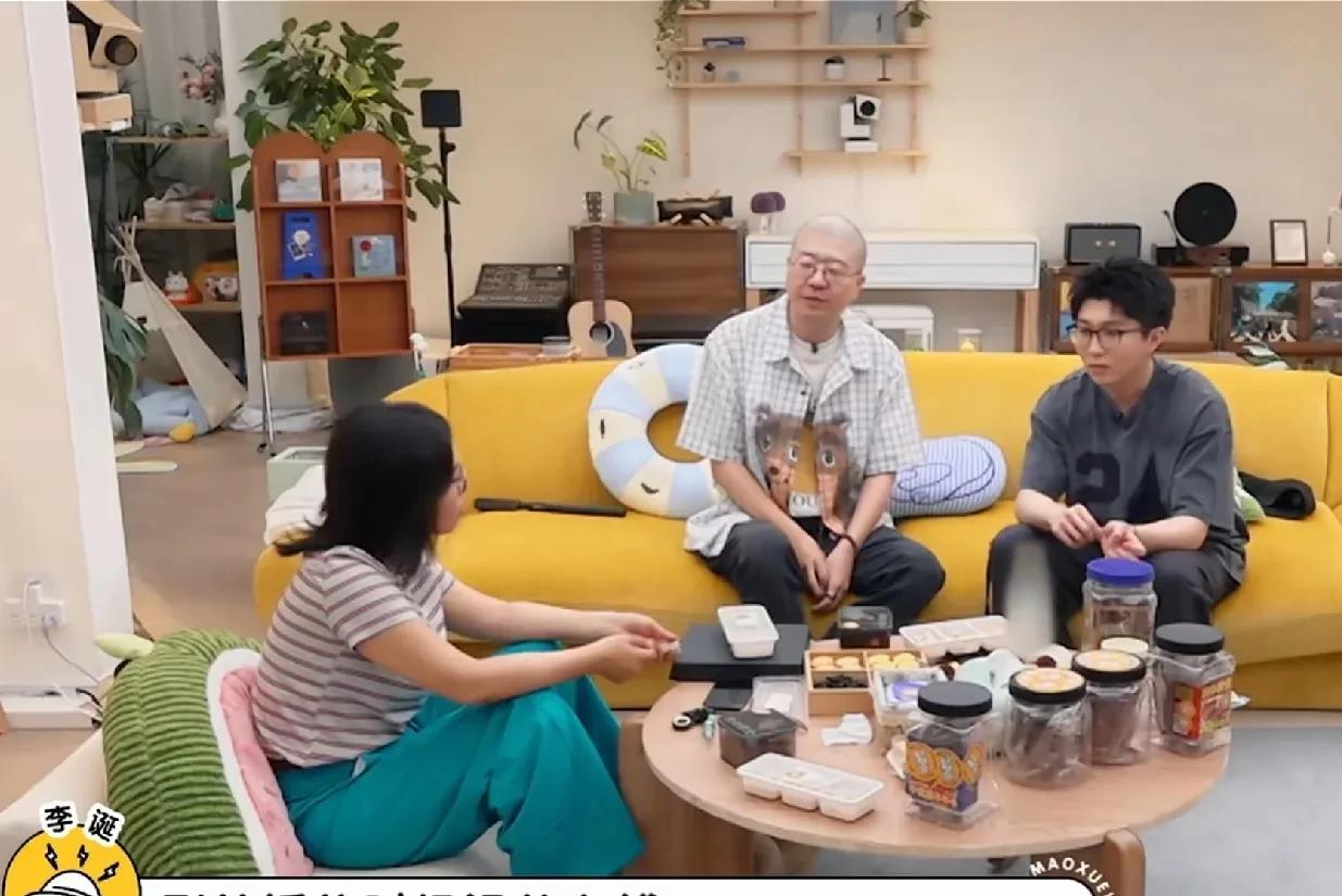李诞：“有个大哥跟我说，他刚结婚的时候没钱，现在三个孩子了，他一年也能赚几百万了