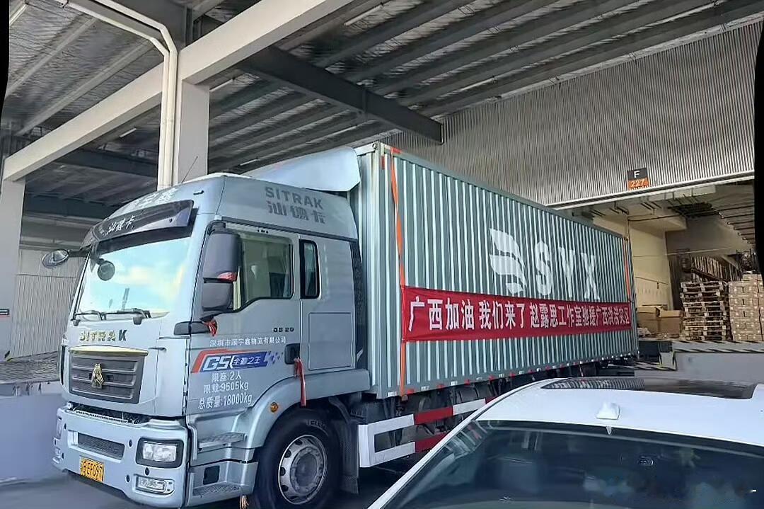赵露思在公益方面永远是做的比说的多，还在质疑捐没捐的时候，人家物资已经在路上了，
