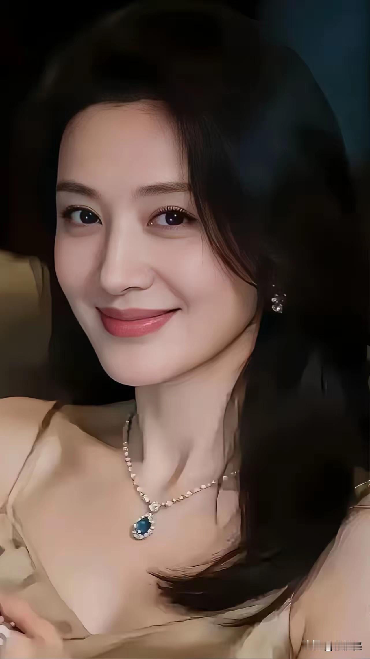 成不成的无所谓，就当感情全白费。不值为这去流泪，有缘无份莫后悔。