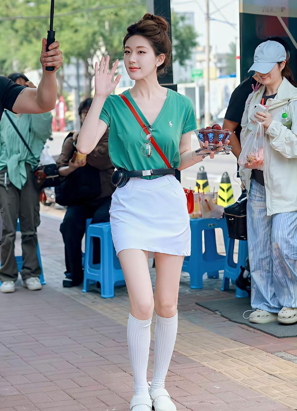 从赵露思不经意间便能助农那一刻起，我就发自内心喜欢她了。她让自己的价值更上一层