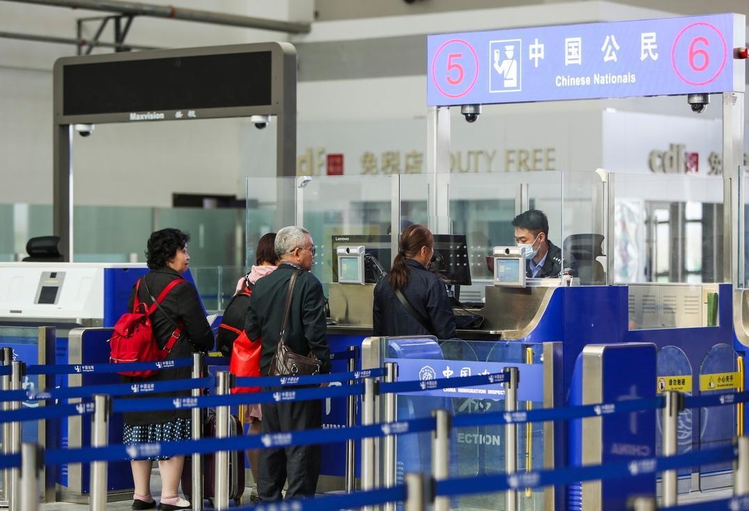 杭州女孩花200多万移民美国不到两年，回国后直接炸了！吐槽住酒店要单独登记