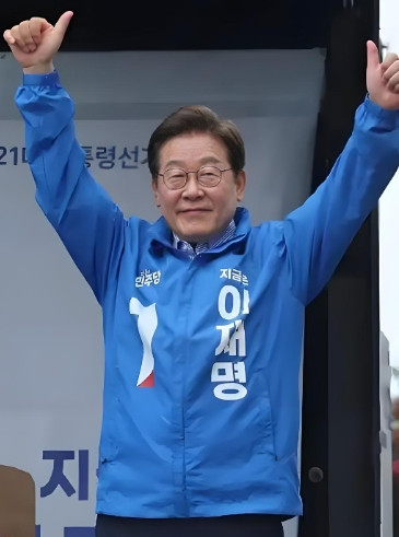 大家可能看错了李在明！从他拒绝参加九三阅兵后，李在明亲美的嘴脸已经彻底暴露了。此
