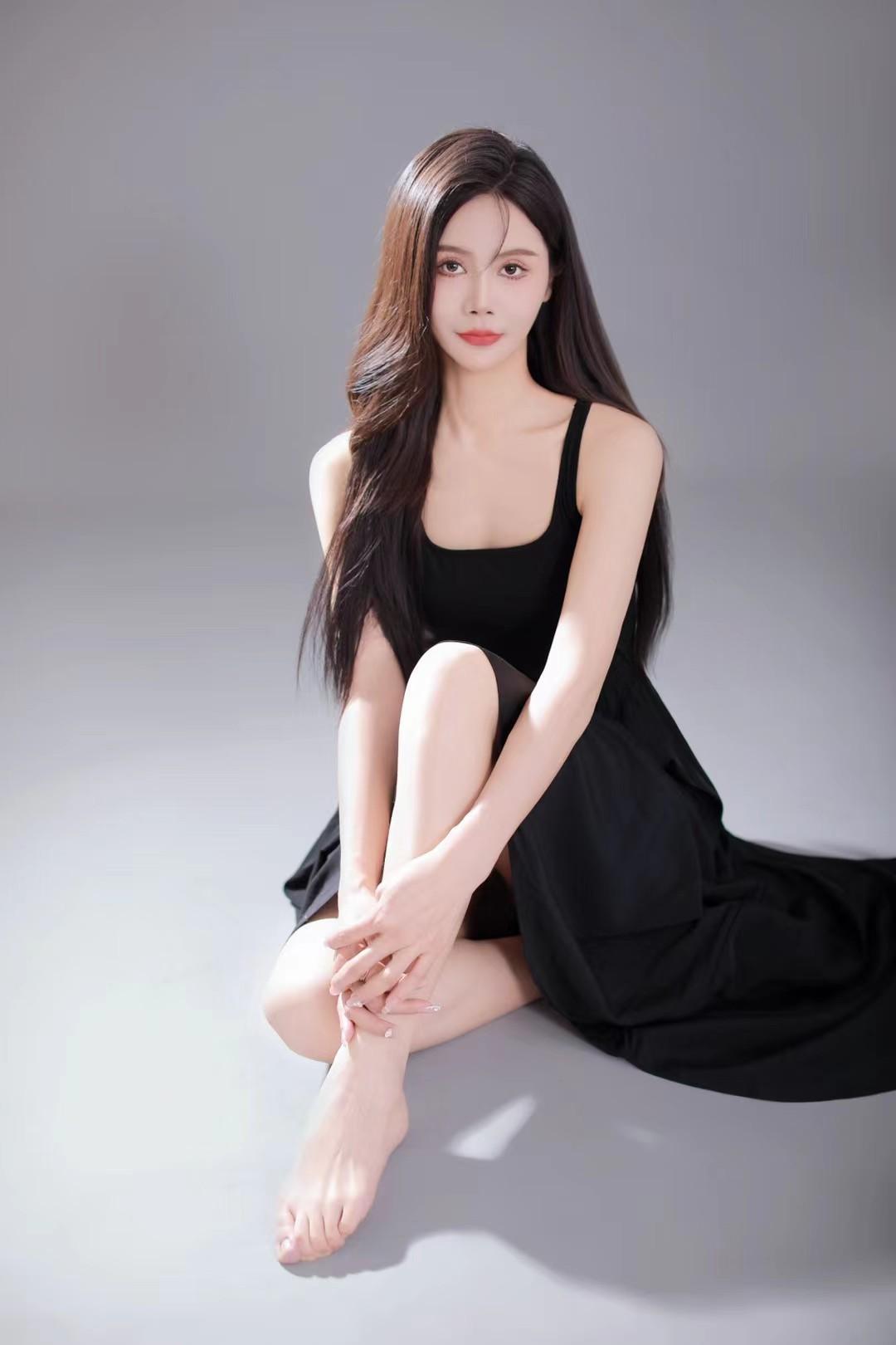 女性人像摄影作品如何有高级感?少女摄影|NO.0224期气质清冷少女极简主义