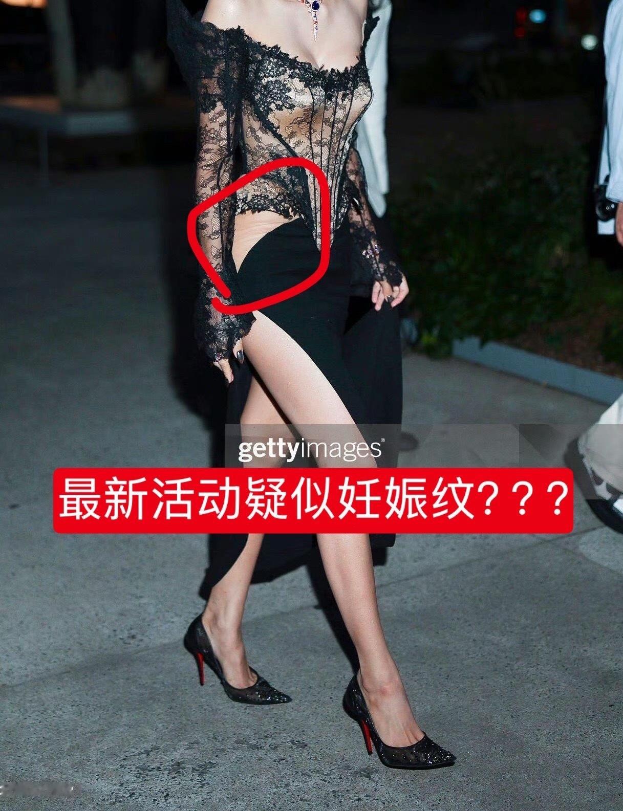 前几日活动大腿侧边就有明显的妊娠纹，怕不是在打预防针[捂脸哭]曝Lisa非常想要自