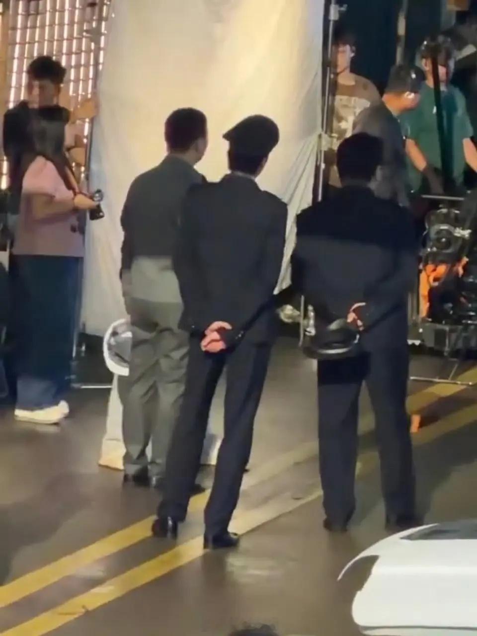 刘宇宁的警服都要特别定制版，这身材确实不错