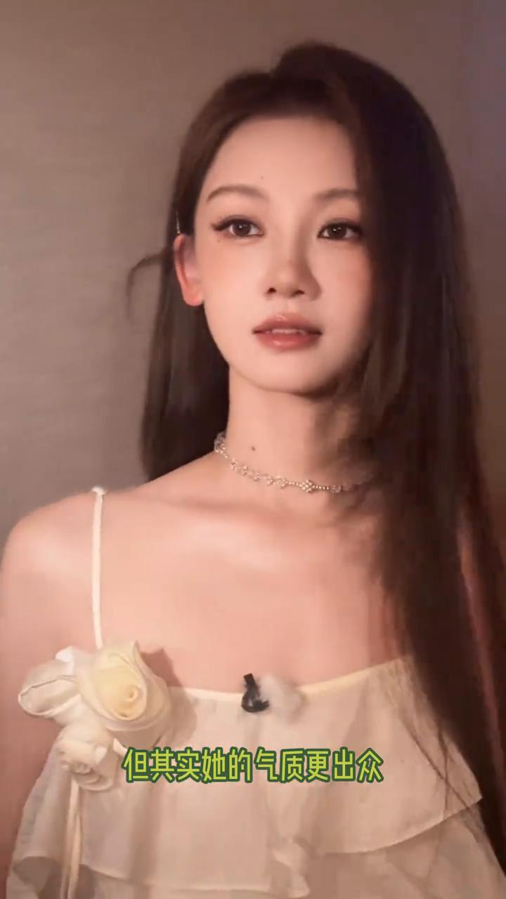 笑发财了，第一次觉得郑恺高攀了。谁懂苗苗出场的那种震撼感，完全就是明媚小太阳的既