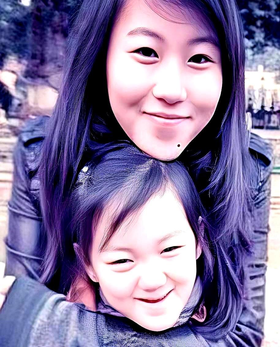 王菲和情敌的两个女儿，竟然被窦靖童一个人，宠成了亲姐妹。伦敦演唱会，她突然