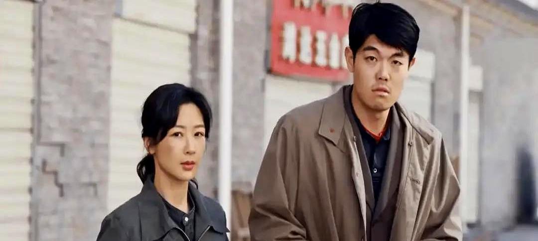 职场上最可怕的，从来不是拍桌子的人。《生命树》里的赵之进（刘敏涛饰）给出了答