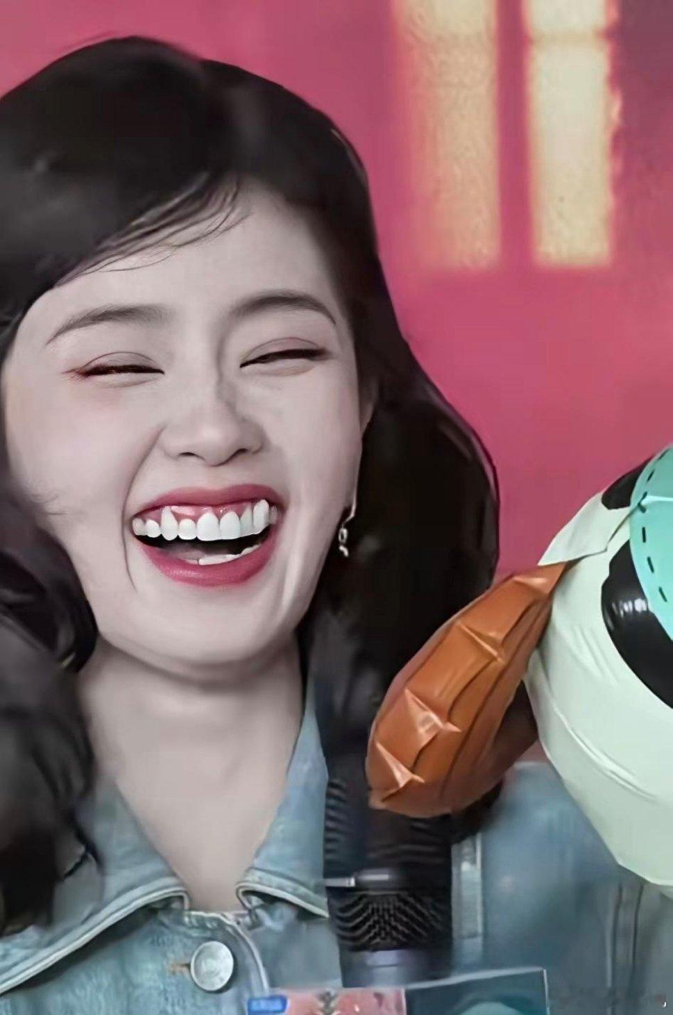 终于有人把大实话讲出来了！看白鹿的古装剧时，我全程忍不住盯着她的牙齿出戏——明