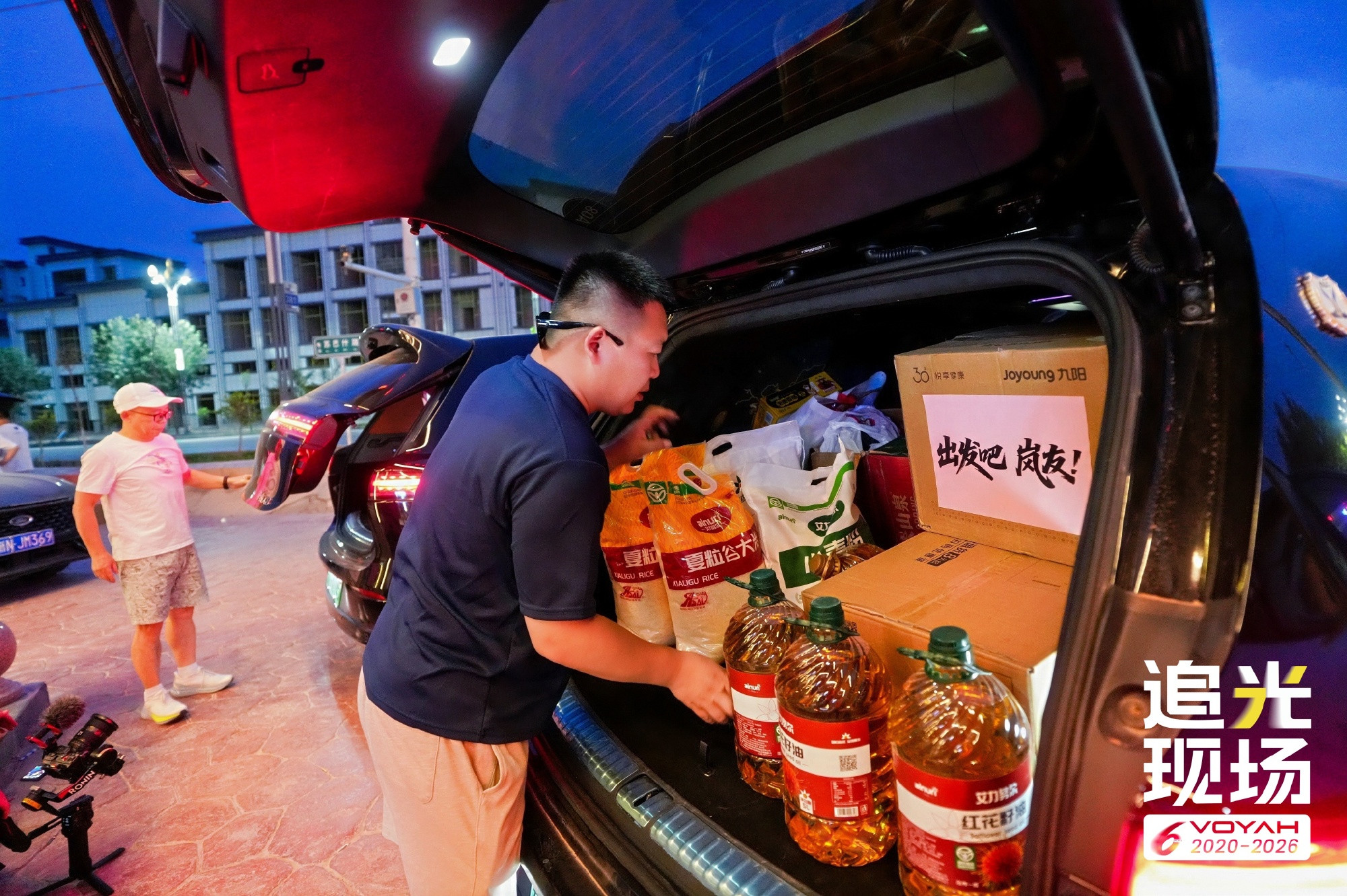 跨越万里，全程自驾超过600小时，岚图用户的“追光之旅”团抵达了柯坪。...