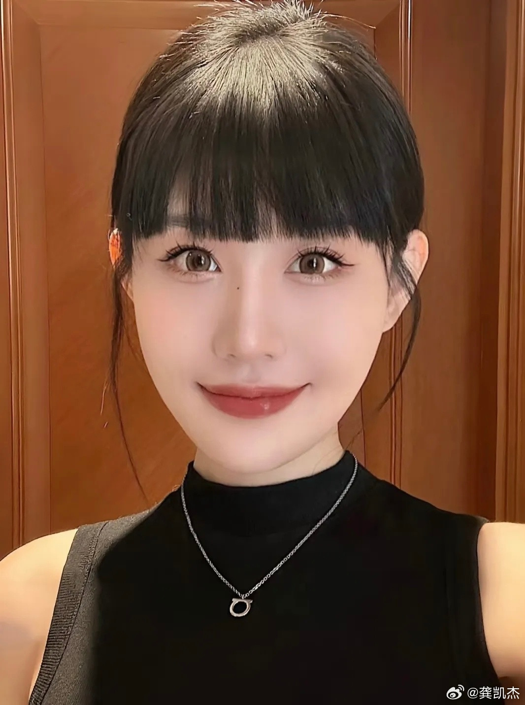 头发扎起来和披下来的区别大不大？​​​