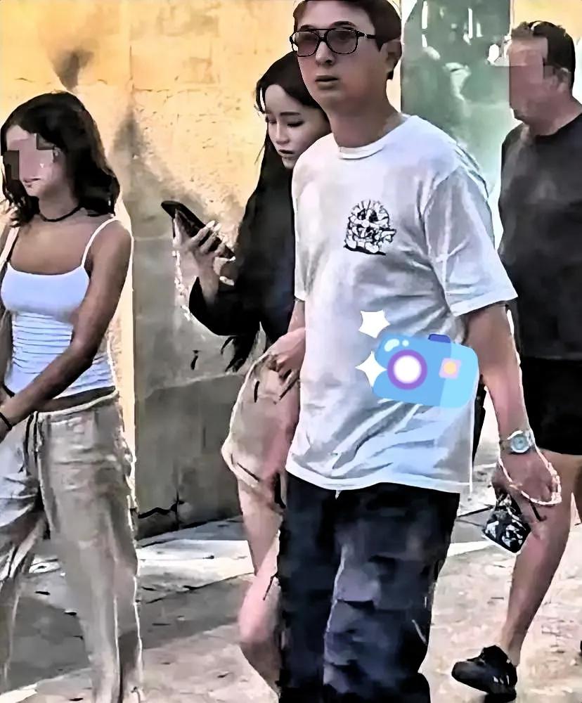 真的被王思聪追女生的路子刷新认知了！据曾与王思聪有过交往的女生及黄一鸣直播