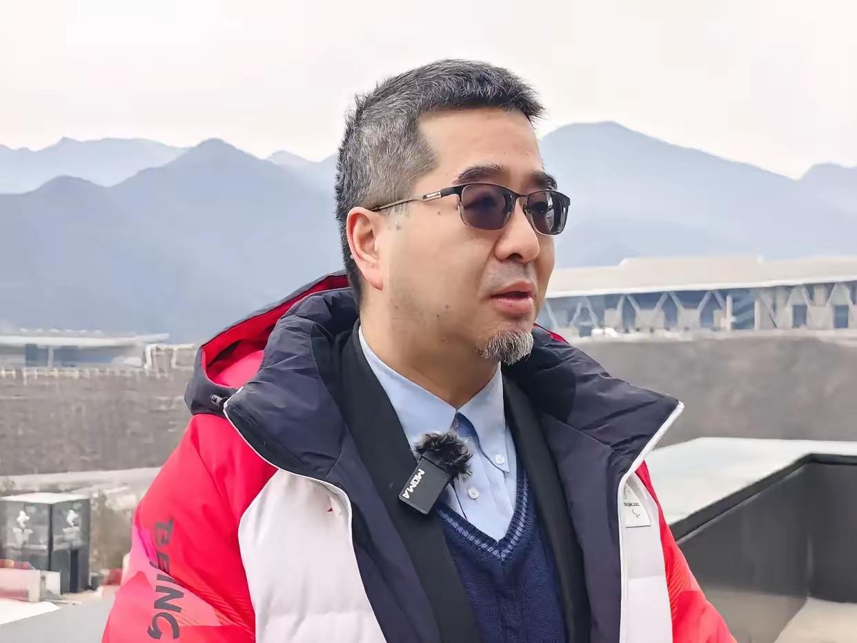 这次萧旭岑访陆，很多人都注意到，他的标志性的小胡子不见了！2月2日到2月4