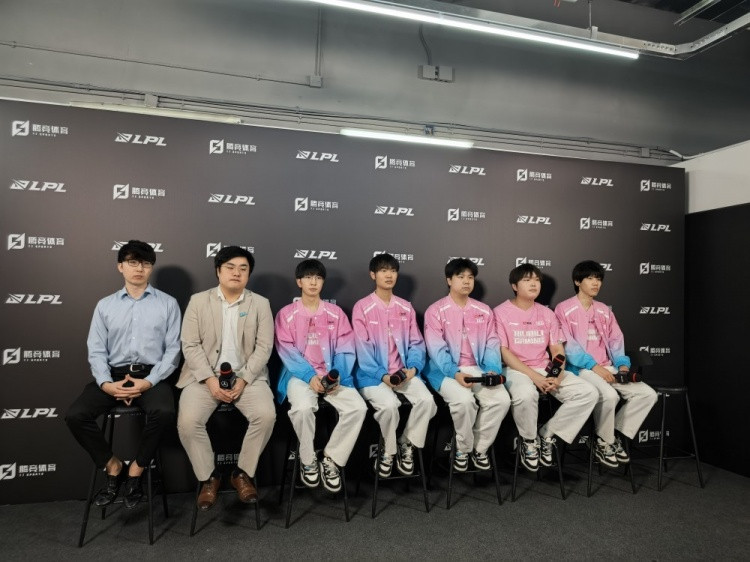 BLG赛后群访 教练: 4Ban打野为了让巨魔更优势 第一把BP没做好