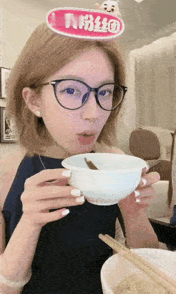 别看赵露思现在蹦得欢，最后吃亏的是她！赵露思和经纪公司银河酷娱“撕X”没有和