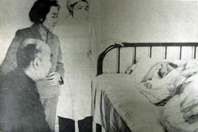 刘亚楼将军病重期间，一张罕见的留影，这张照片拍摄于1964至1965年间上海华东