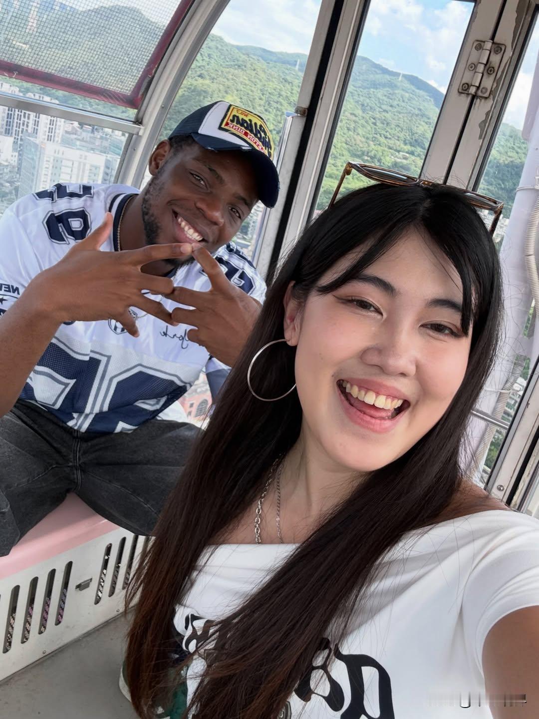 中国女孩称她超了一个刚果男朋友，两人在一起已经第200天了，时间过得好慢，她还以