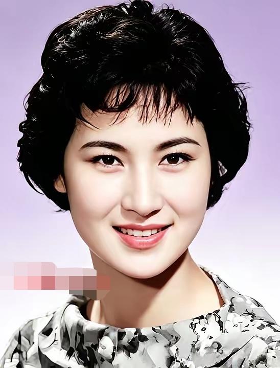 她被称为越剧宗师，她的颜值比朱琳还美，是一位美貌与演技并存的女神，你知道她是谁吗