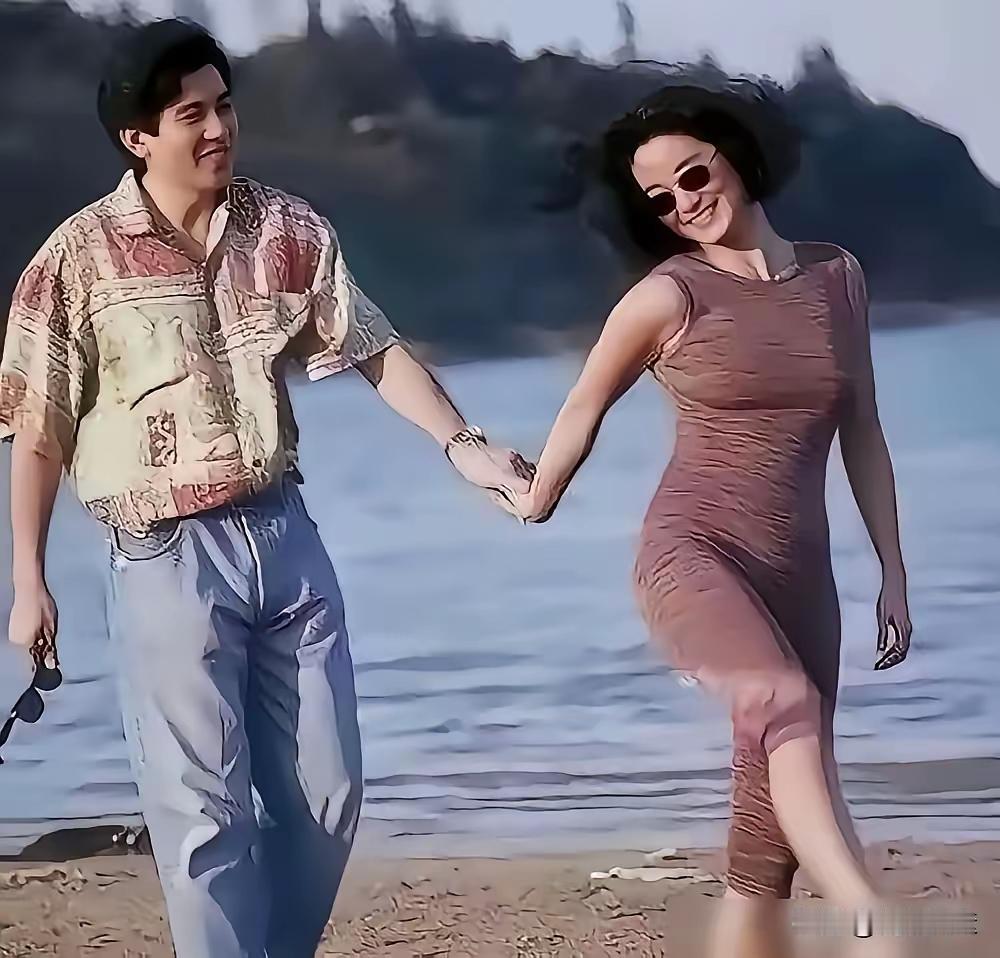 刘嘉玲说每次我看到林青霞我都很仔细的看她她太完美了从皮肤到身材颜值甚至头