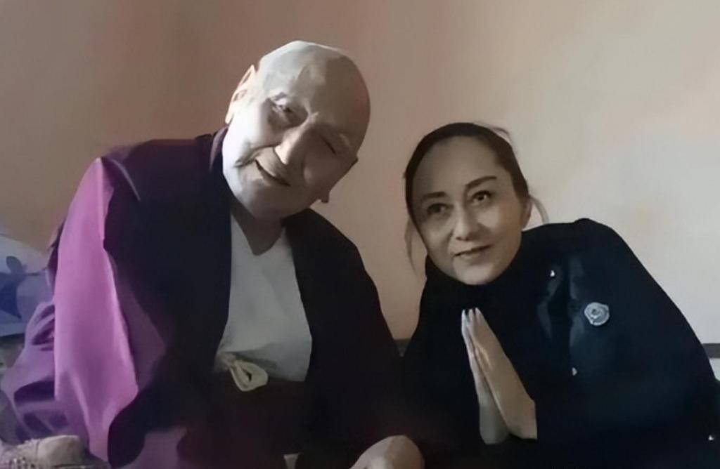 李连杰和利智合影曝光，才看出两人已老成普通人，一夜回春说法早已澄清