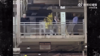 离谱🙃，今年名场面出现了！就在13日那天，川普去了美福特厂访问，谁知道一员