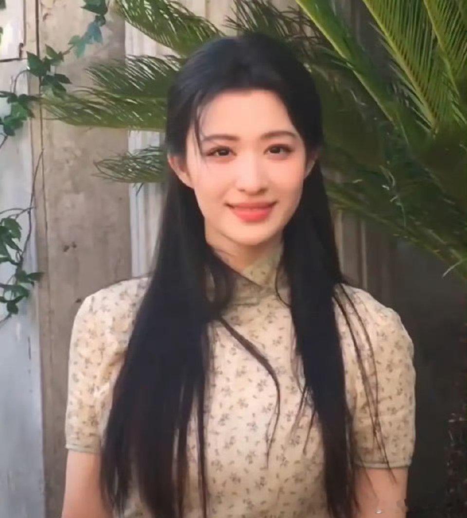 王楚然是妈妈是女儿，是温柔妈咪船古典类型美女​​​难得的95🌸大气长相​