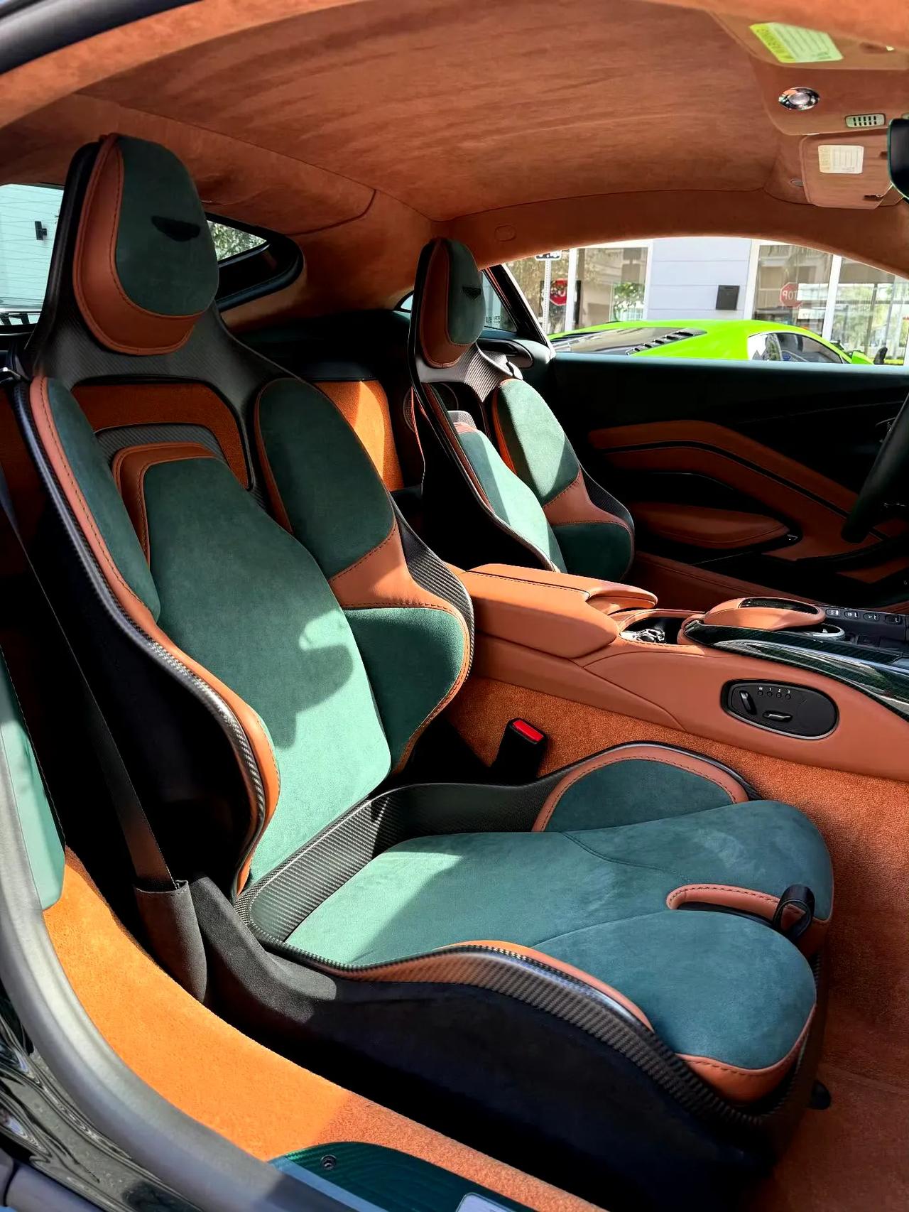 阿斯顿·马丁V12Vantage