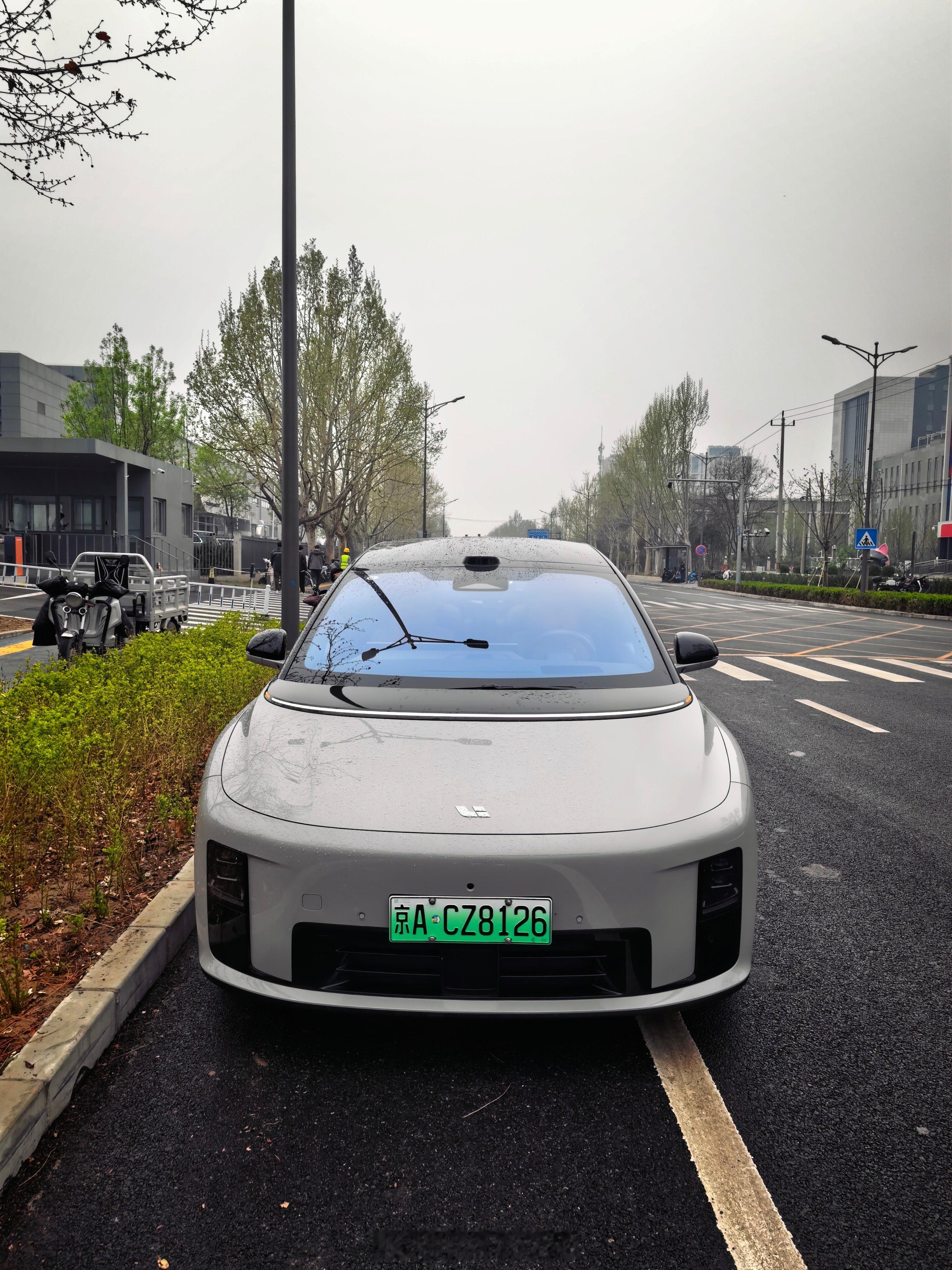 理想，你让我很震惊！今儿来取理想i8开回家，没想到理想这边竟然把电给我充满了！！