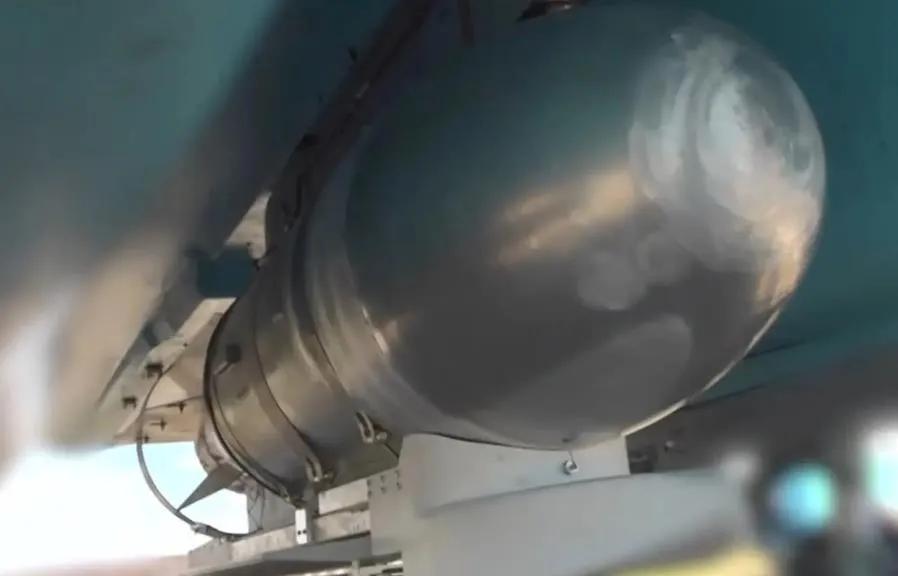 昨天和今天，俄罗斯空天军分别投掷1枚FAB-3000滑翔制导炸弹，摧毁了季米特洛